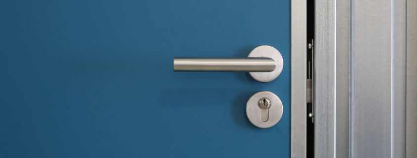 Drückergarnitur mit Spanplattentür